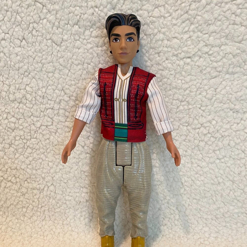 Disney Alladin Boy Doll‎ 2018 Hasbro Action Figure Toy 11" Tall with Clothes